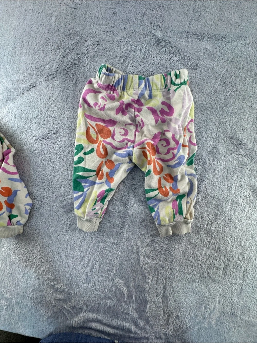 GAP Cream Floral Print Kids Pajama Set with Bright Accents